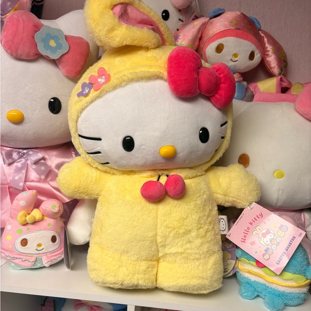 Hello Kitty yellow easter bunny greeter